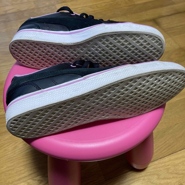 PUMA(プーマ)のPUMAオールレザープーマ黒xピンク・スニーカーSOFTFOAM.24.5 レディースの靴/シューズ(スニーカー)の商品写真