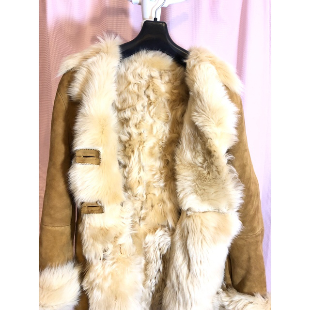 毛皮　リアルムートンコート　S〜M羊毛　ブラウンベージュ レディースのジャケット/アウター(ムートンコート)の商品写真