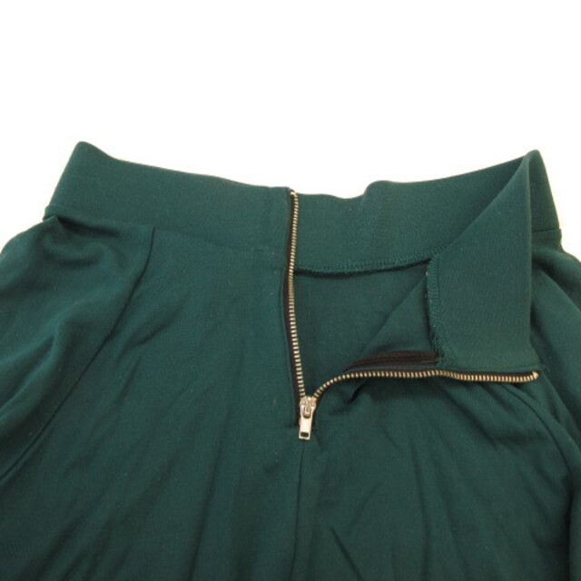 H&M(エイチアンドエム)のエイチ&エム H&M スカート ミニ フレア ストレッチ 緑 34  レディースのスカート(ミニスカート)の商品写真