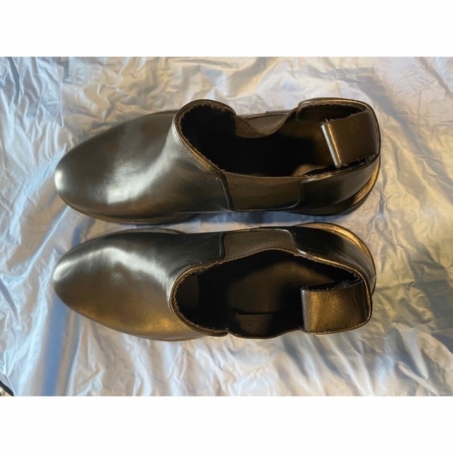 GU(ジーユー)のリアルレザーサイドゴアブーツ黒色28センチ メンズの靴/シューズ(ブーツ)の商品写真