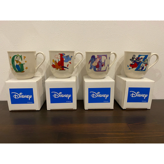 ディズニー(Disney)のDisneyイニシャルマグカップ　ディズニー(グラス/カップ)