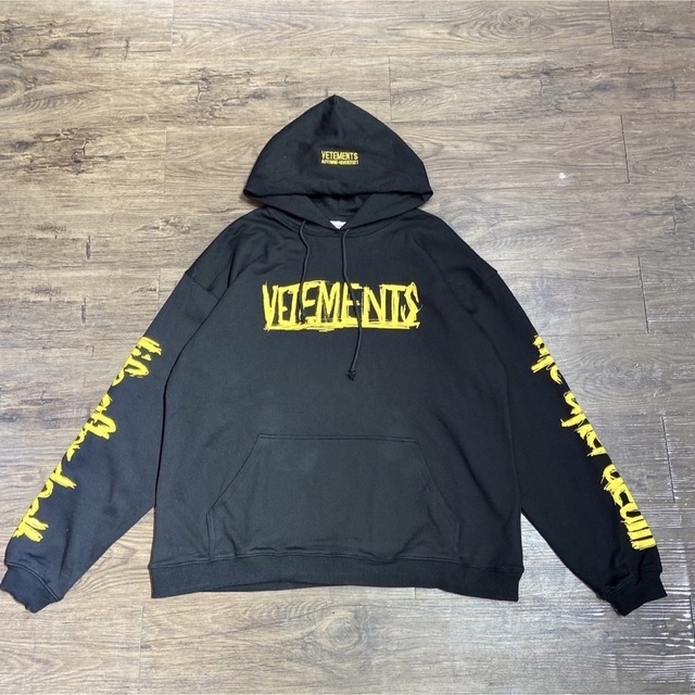 VETEMENTS WORLD TOUR パーカー 美品 高評価のクリスマスプレゼント