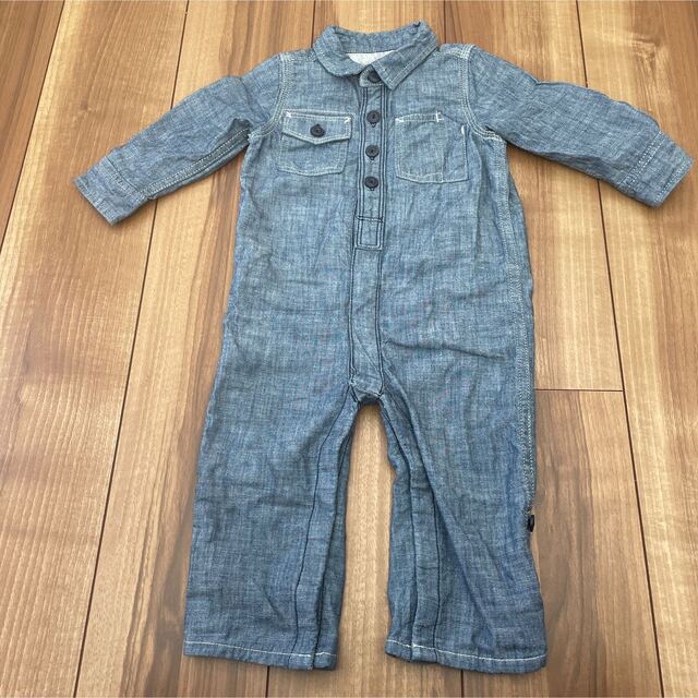 babyGAP(ベビーギャップ)のbaby GAP/デニム風ロンパース/80/男の子/ キッズ/ベビー/マタニティのベビー服(~85cm)(ロンパース)の商品写真