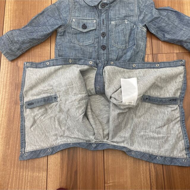 babyGAP(ベビーギャップ)のbaby GAP/デニム風ロンパース/80/男の子/ キッズ/ベビー/マタニティのベビー服(~85cm)(ロンパース)の商品写真