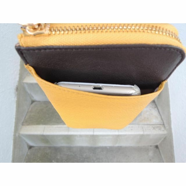 新品☆送料込☆14800円☆スマホが入る 牛革 ウォレットショルダー 財布