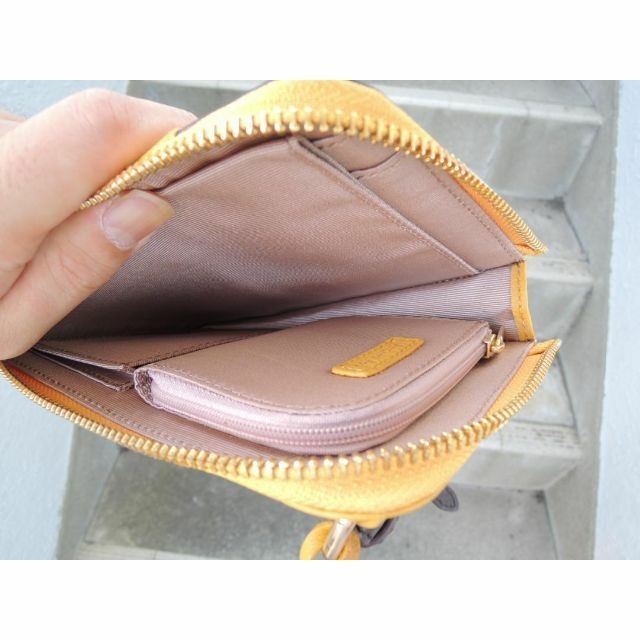 新品☆送料込☆14800円☆スマホが入る 牛革 ウォレットショルダー 財布