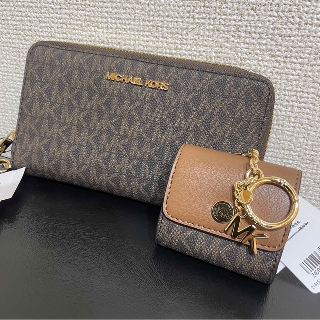 ⭐Michael Kors⭐新品 携帯AirPodsケース 黒