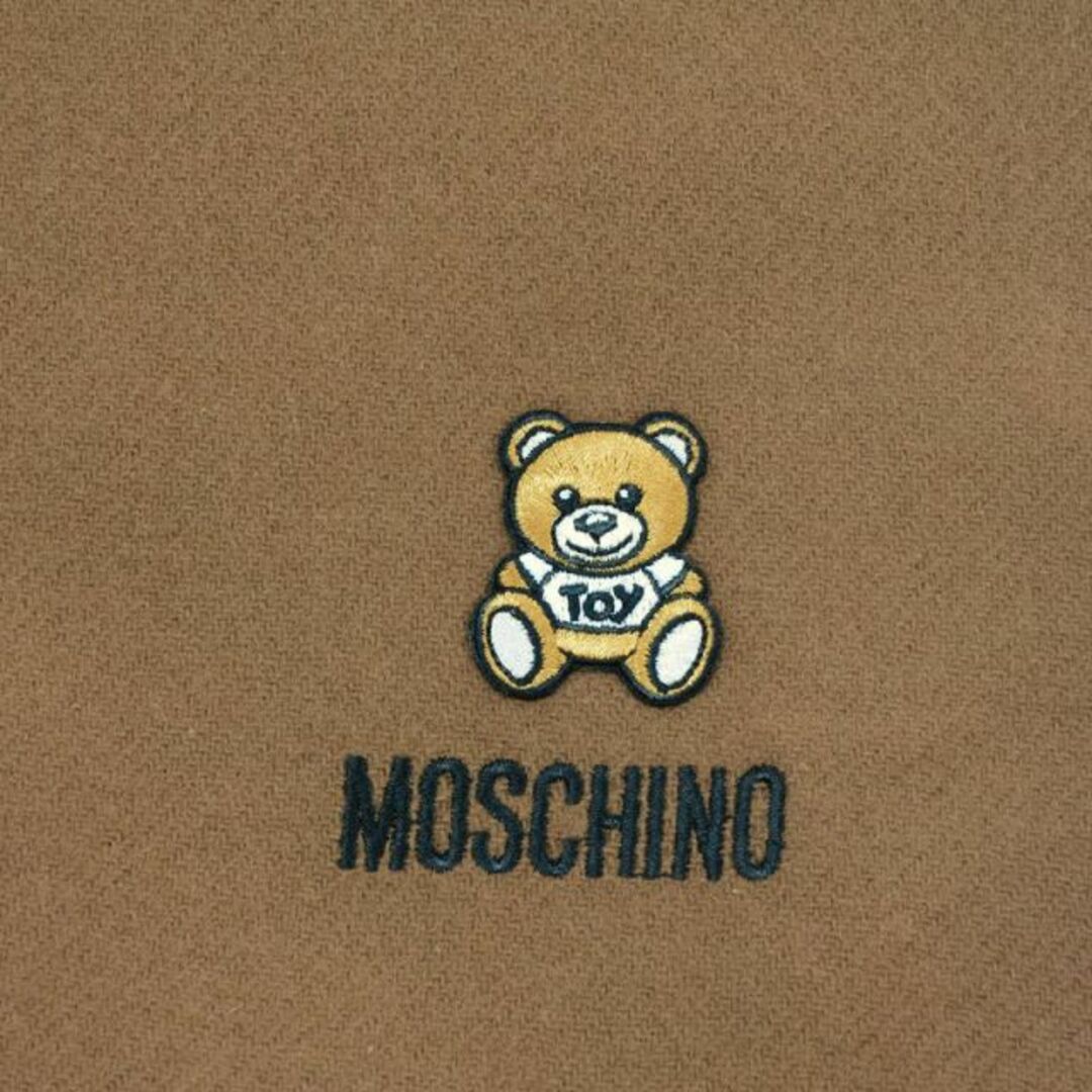 MOSCHINO(モスキーノ)のモスキーノ Moschino マフラー M5293-50124 キャメル 004 レディースのファッション小物(マフラー/ショール)の商品写真