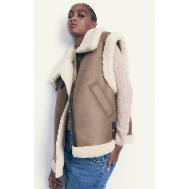ZARA コントラストフェイクボアベスト ZARA コントラストフェイクボアベスト