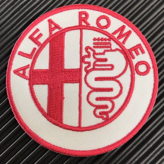 Alfa Romeo(アルファロメオ)のALFA ROMEO アルファロメオ エンブレム アイロンワッペン 白×赤 2 ハンドメイドの素材/材料(各種パーツ)の商品写真