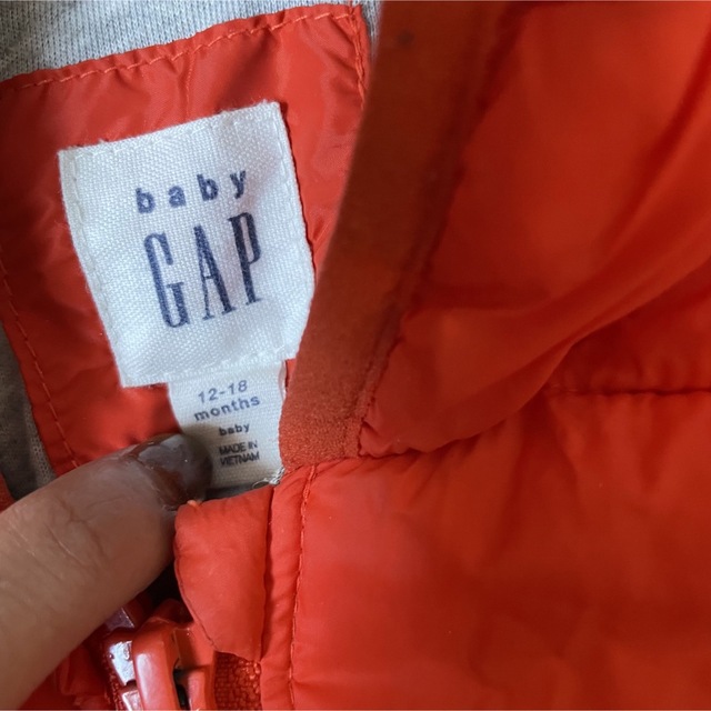GAP Kids(ギャップキッズ)のGAP オレンジ　ダウン　80cm キッズ/ベビー/マタニティのベビー服(~85cm)(ジャケット/コート)の商品写真