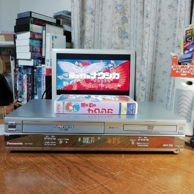 Panasonic(パナソニック)のPanasonic VHS/DVDプレーヤー【NV-VP30】 スマホ/家電/カメラのテレビ/映像機器(DVDプレーヤー)の商品写真