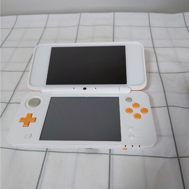 Newニンテンドー2DS LL ホワイト×オレンジ