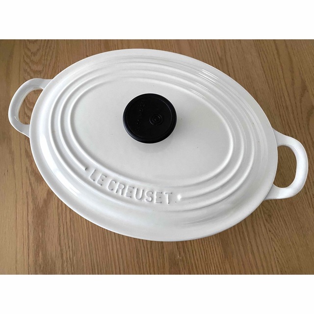 LE CREUSET(ルクルーゼ)のタイムセール‼️ル・クルーゼ　ホワイト　オーバル25cm インテリア/住まい/日用品のキッチン/食器(鍋/フライパン)の商品写真