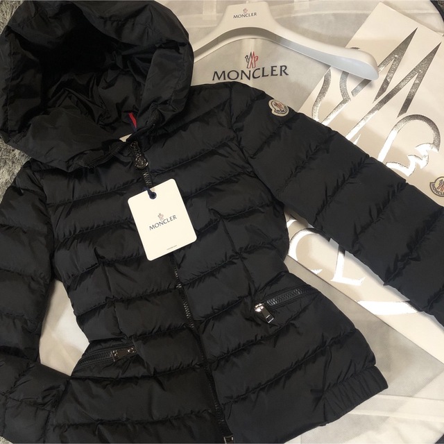 りぃ様専用 MONCLER オーバーサイズパーカー amnayahotels.com