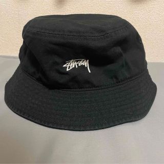 ステューシー(STUSSY)のstussy バケットハット　ブラック　サイズL(ハット)