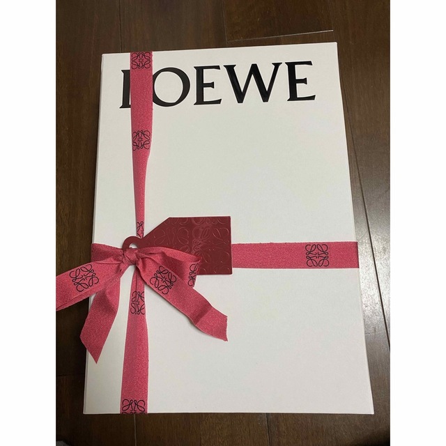 LOEWE(ロエベ)の新品未開封　ロエベ　マフラー レディースのファッション小物(マフラー/ショール)の商品写真