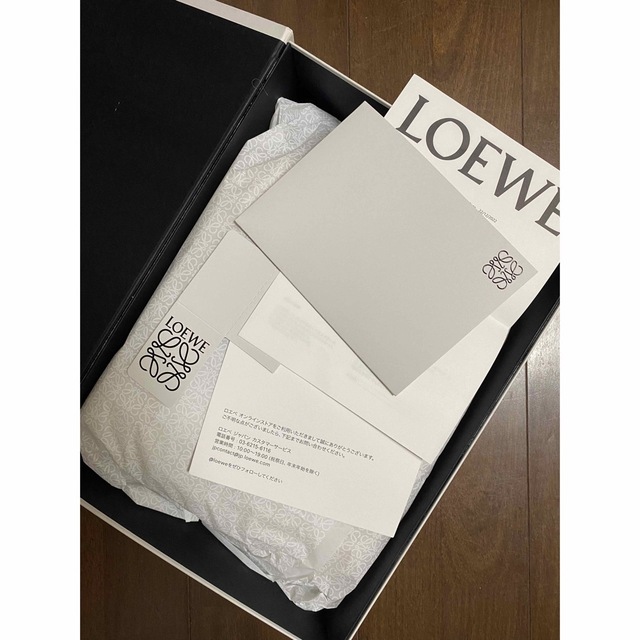 LOEWE(ロエベ)の新品未開封　ロエベ　マフラー レディースのファッション小物(マフラー/ショール)の商品写真