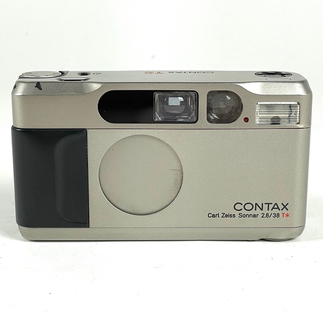 コンタックス T2 チタンシルバー ［ジャンク品］ 中古 スマホ/家電/カメラのカメラ(フィルムカメラ)の商品写真