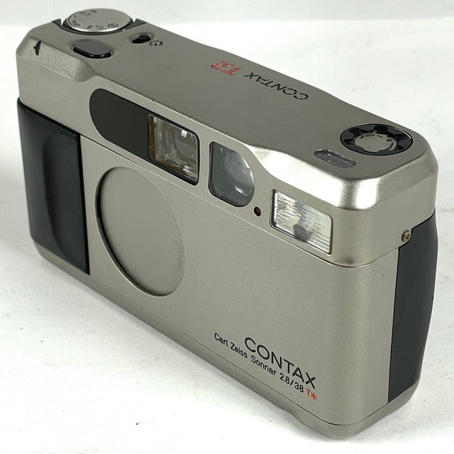 コンタックス T2 チタンシルバー ［ジャンク品］ 中古 スマホ/家電/カメラのカメラ(フィルムカメラ)の商品写真