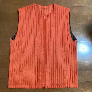 イッセイミヤケ(ISSEY MIYAKE)のhomme plisse padded pleats vest(ダウンベスト)