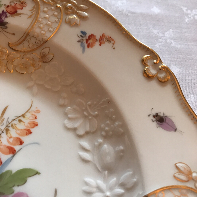 Meissen 古マイセン／フラワーブーケと昆虫「ノイマルセイユの花絵皿