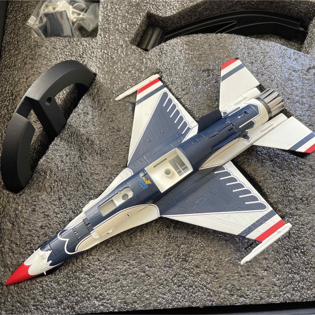 GeMini(ゲミニ―)のF-16 Fighting Falcon 1/72 サンダーバーズ エンタメ/ホビーのおもちゃ/ぬいぐるみ(模型/プラモデル)の商品写真