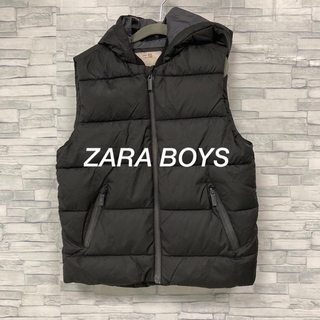 ZARA(ザラ)のZARA BOYS ザラボーイズ　アウター　ダウンベスト　ブラック　130 キッズ/ベビー/マタニティのキッズ服男の子用(90cm~)(ジャケット/上着)の商品写真