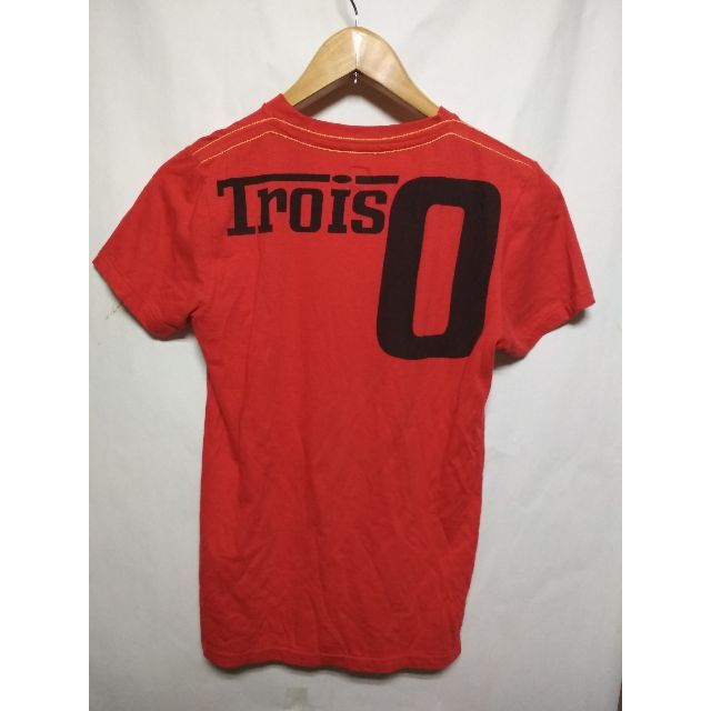 TroisO(トロワゾ)のTroisO(トロワゾ) 半袖  Tシャツ プリントデザイン 赤 メンズのトップス(Tシャツ/カットソー(半袖/袖なし))の商品写真