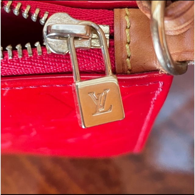 LOUIS VUITTON(ルイヴィトン)の【パドロック様専用】LOUIS VUITTON ヴェルニ アクセサリーポーチ レディースのバッグ(ハンドバッグ)の商品写真