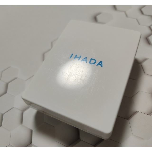 IHADA(イハダ)のIHADA　薬用フェイスプロテクトパウダー（医薬部外品） コスメ/美容のベースメイク/化粧品(フェイスパウダー)の商品写真