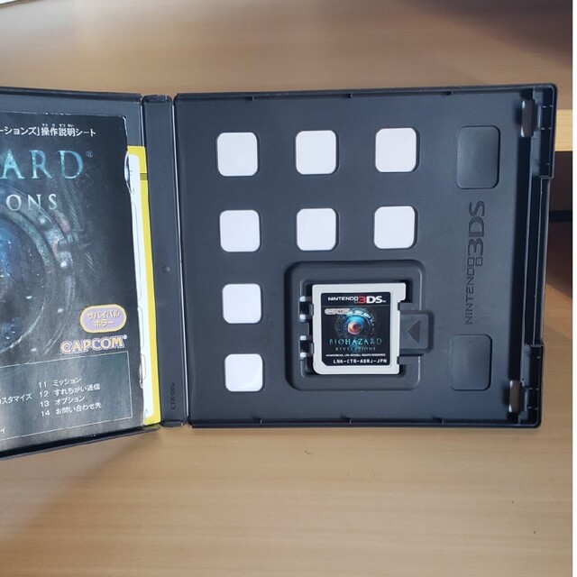 CAPCOM(カプコン)のバイオハザード リベレーションズ（Best Price！） 3DS エンタメ/ホビーのゲームソフト/ゲーム機本体(携帯用ゲームソフト)の商品写真