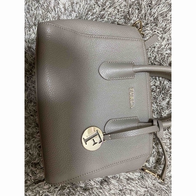 ショルダーバッグ　FURLA