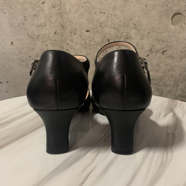 青山(アオヤマ)のSONIA PARENTI ストラップ付き レザー パンプス 23.5cm レディースの靴/シューズ(ハイヒール/パンプス)の商品写真