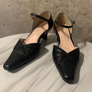 アオヤマ(青山)のSONIA PARENTI ストラップ付き レザー パンプス 23.5cm(ハイヒール/パンプス)