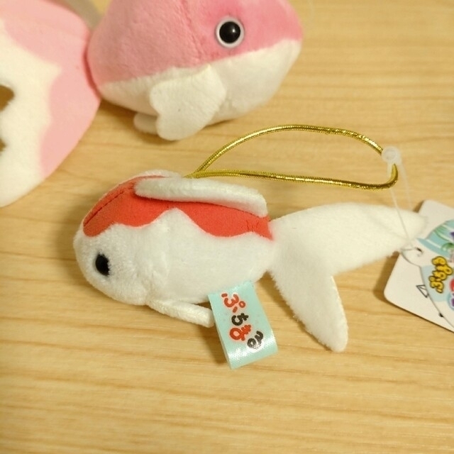 彩り金魚 2点セット エンタメ/ホビーのおもちゃ/ぬいぐるみ(キャラクターグッズ)の商品写真