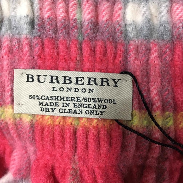 BURBERRY(バーバリー)のマフラー　バーバリー  ☆新品☆ レディースのファッション小物(マフラー/ショール)の商品写真