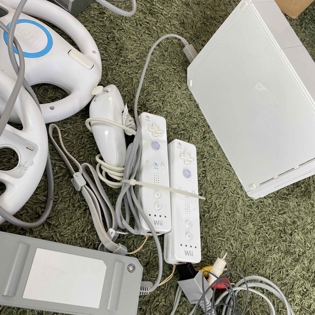 Wii(ウィー)のWii本体　美品　ソフトその他セット　　早い者勝ち！ エンタメ/ホビーのゲームソフト/ゲーム機本体(家庭用ゲーム機本体)の商品写真