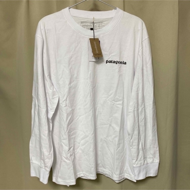 patagonia(パタゴニア)のPatagonia Tシャツ 長袖 P-6LOGO ホワイト XL メンズのトップス(Tシャツ/カットソー(七分/長袖))の商品写真