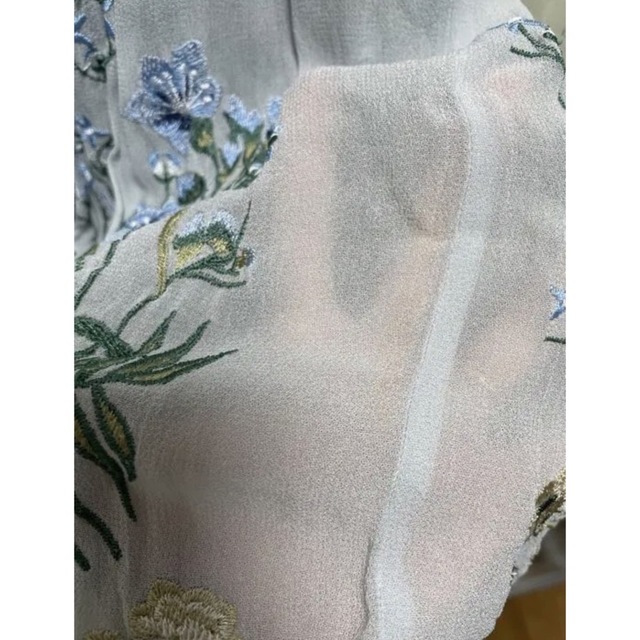 ZARA(ザラ)のZARA ザラ 花柄 刺繍ワンピース レディースのワンピース(ひざ丈ワンピース)の商品写真