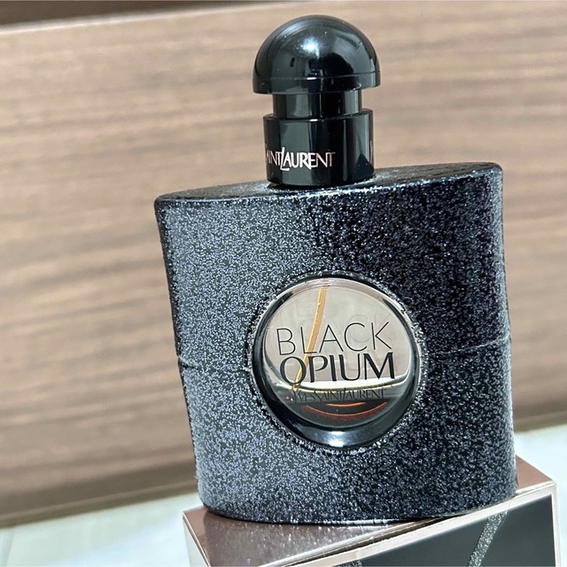 Yves Saint Laurent Beaute(イヴサンローランボーテ)のYvesSaintLaurent black opium 香水 50ml コスメ/美容の香水(香水(女性用))の商品写真