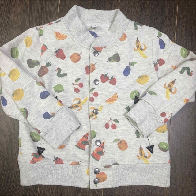 Design Tshirts Store graniph(グラニフ)の【グラニフ】はらぺこあおむし柄　ジャケット キッズ/ベビー/マタニティのキッズ服女の子用(90cm~)(ジャケット/上着)の商品写真