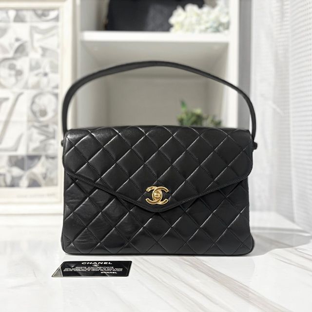 CHANEL(シャネル)の美品★　シャネル　マトラッセ　ハンドバッグ　ラムスキン　黒×ゴールド　3番台 レディースのバッグ(ハンドバッグ)の商品写真