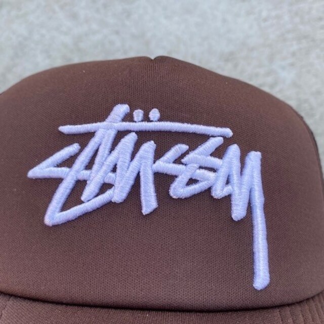 [海外限定] Stussy フォントロゴ スナップバックメッシュキャップ