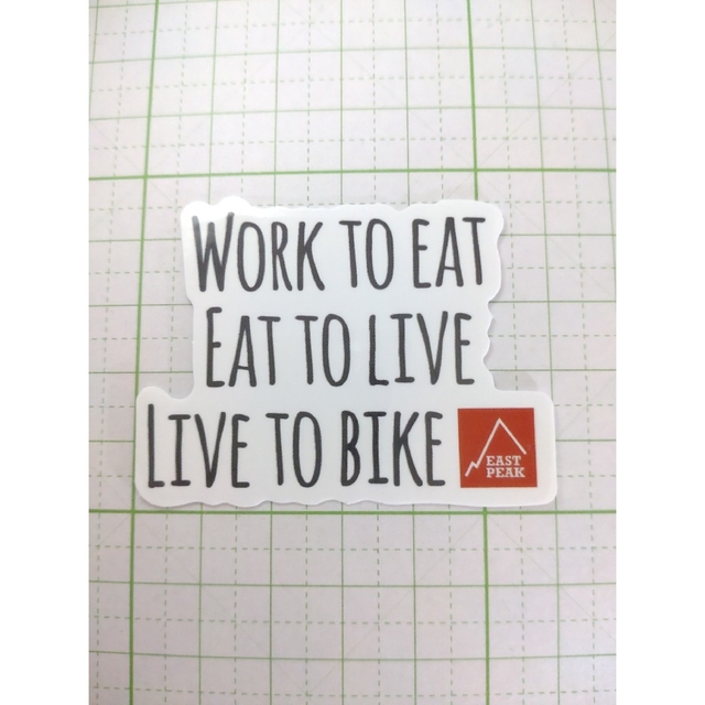 【1133】働くために食べ、食べるために生き、生きるためにバイクに乗る 防水ステ エンタメ/ホビーの美術品/アンティーク(その他)の商品写真