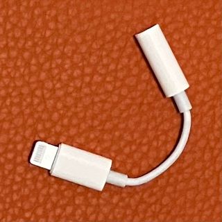 アップル(Apple)の新品 Apple純正 ライトニング　ステレオミニプラグイヤホンジャックアダプター(ストラップ/イヤホンジャック)