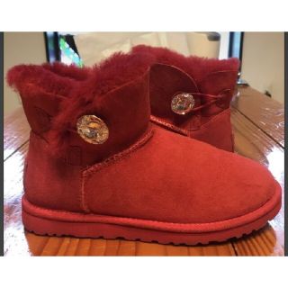 アグ(UGG)の伊勢丹限定スワロUGGムートン赤(ブーツ)