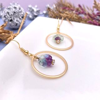 🎄Xmasサービス🎁フローライトのクローバーピアス（小粒：バイカラー）(ピアス)