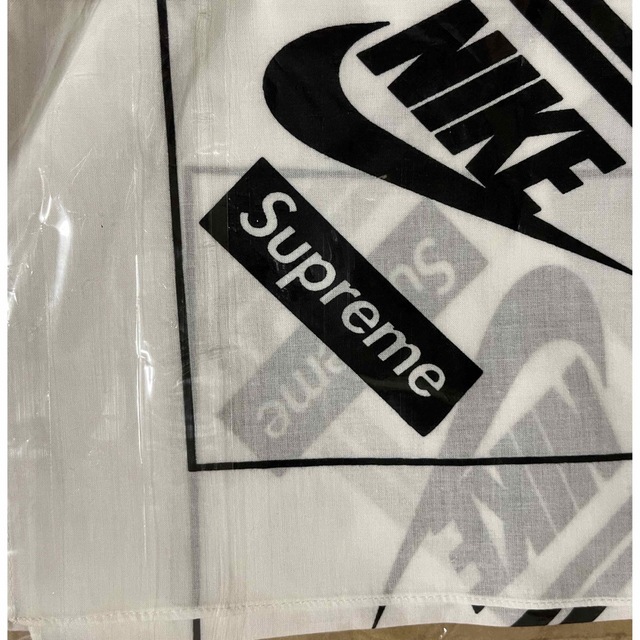 Supreme(シュプリーム)の【値下げ】Supreme × NIKE バンダナ スカーフ 白 メンズのファッション小物(バンダナ/スカーフ)の商品写真