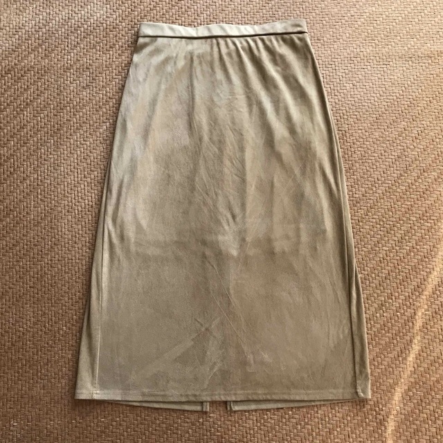 GU(ジーユー)のGU ジーユー スウェード調 フェイクレザースカート 膝丈スカート レディースのスカート(ひざ丈スカート)の商品写真